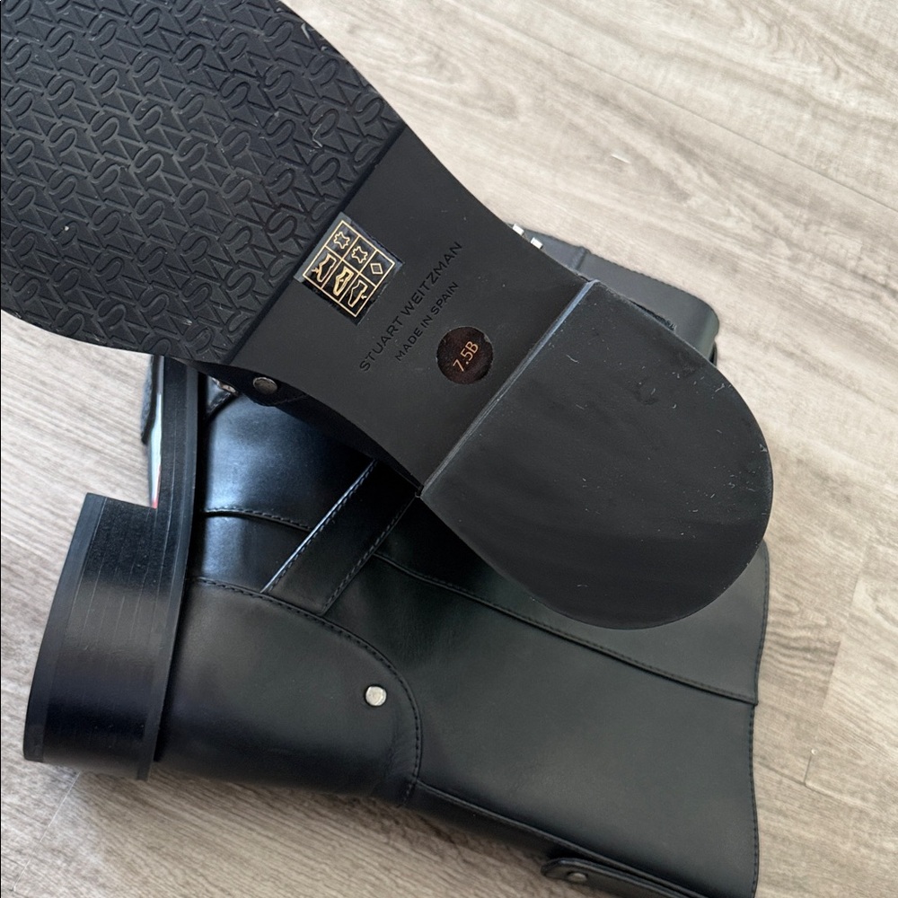 Stuart WEITZMAN
Maverick buckled leather ankle boots - Picture 7 of 9